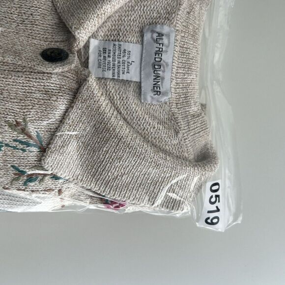 Alfred Dunner Knit Cardigan Sweater Sz L Novelty Floral Embroidered‎ Ice Skating - Picture 16 of 16